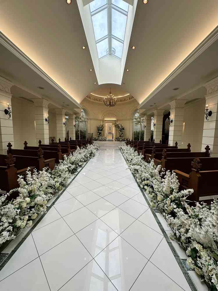 本式場のチャペルです。白と緑基調でした。