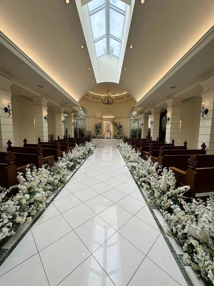 本式場のチャペルです。白と緑基調でした。