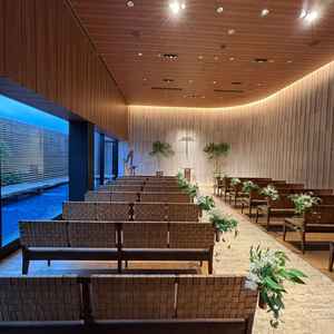 曇りでも明るいチャペルです。隣のウォーターテラスで写真撮影ができるそうです。