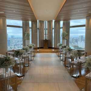 地上110Mにあるチャペル。前面がガラス張りで、後方が鏡張りになっているので、自然光が入りやすい。