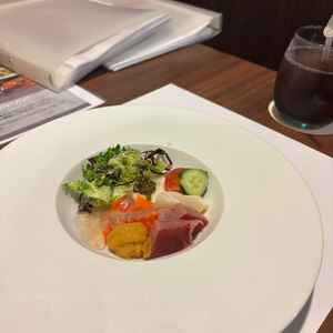 前菜。海鮮系が美味しかったです。