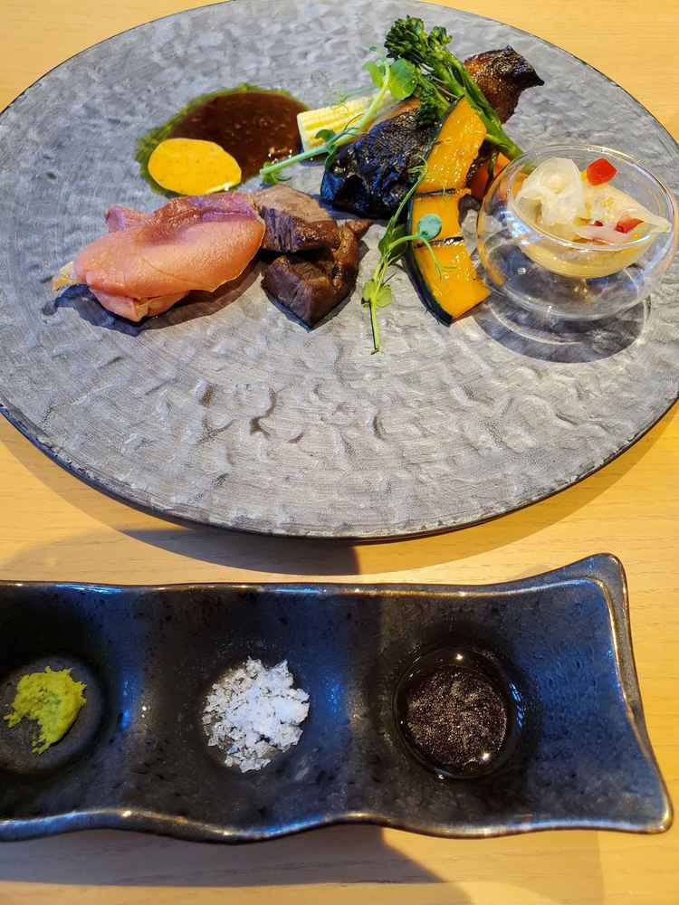 試食の料理です。料理はどれも美味しく、凝っていました。飲み物も美味しかったです。