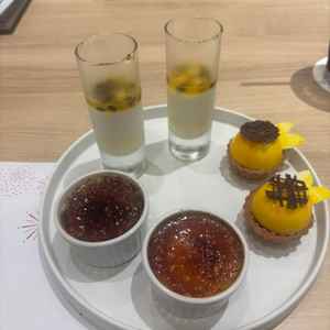 デザートも試食させていただきました。クレームブリュレが美味しかったです。
