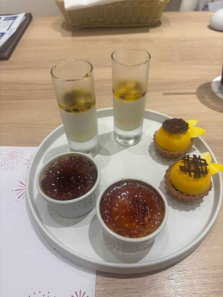 デザートも試食させていただきました。クレームブリュレが美味しかったです。