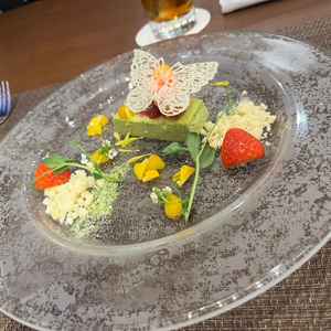 試食のデザートです。味はもちろん、見映えが素敵でした。