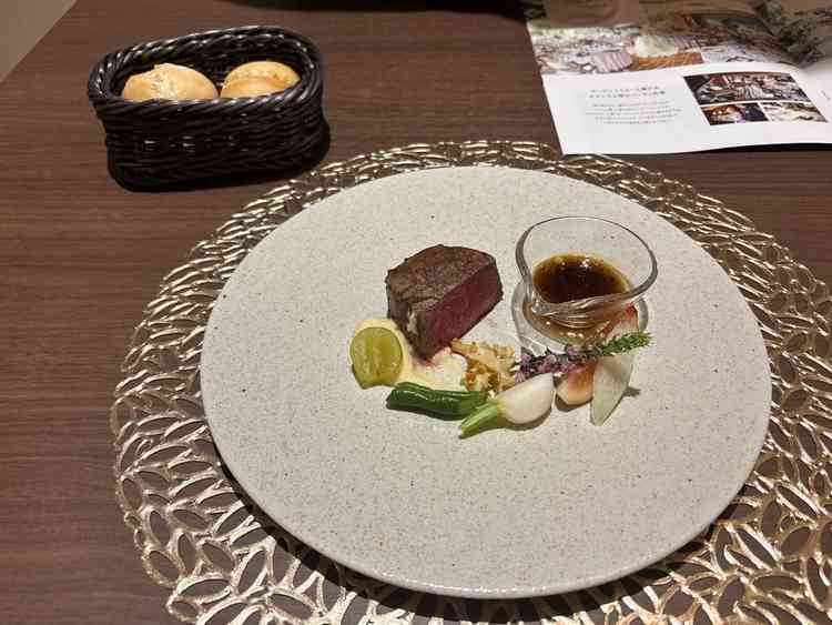 アルモニーソルーナの特選牛はしっとりしていてとても柔らかく美味しかった