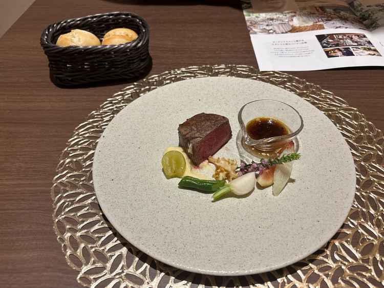 アルモニーソルーナの特選牛はしっとりしていてとても柔らかく美味しかった