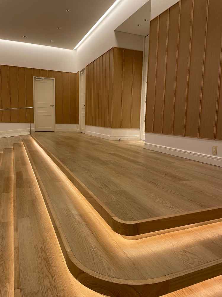 チャペルに入る前にひとつ呼吸を整えて雰囲気を作れそうな空間