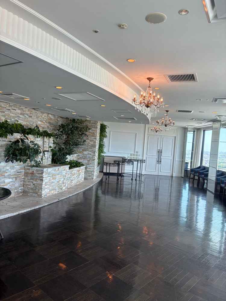 チャペルを出た後にフラワーシャワーをする場所です。集合写真も撮れる場所でした。