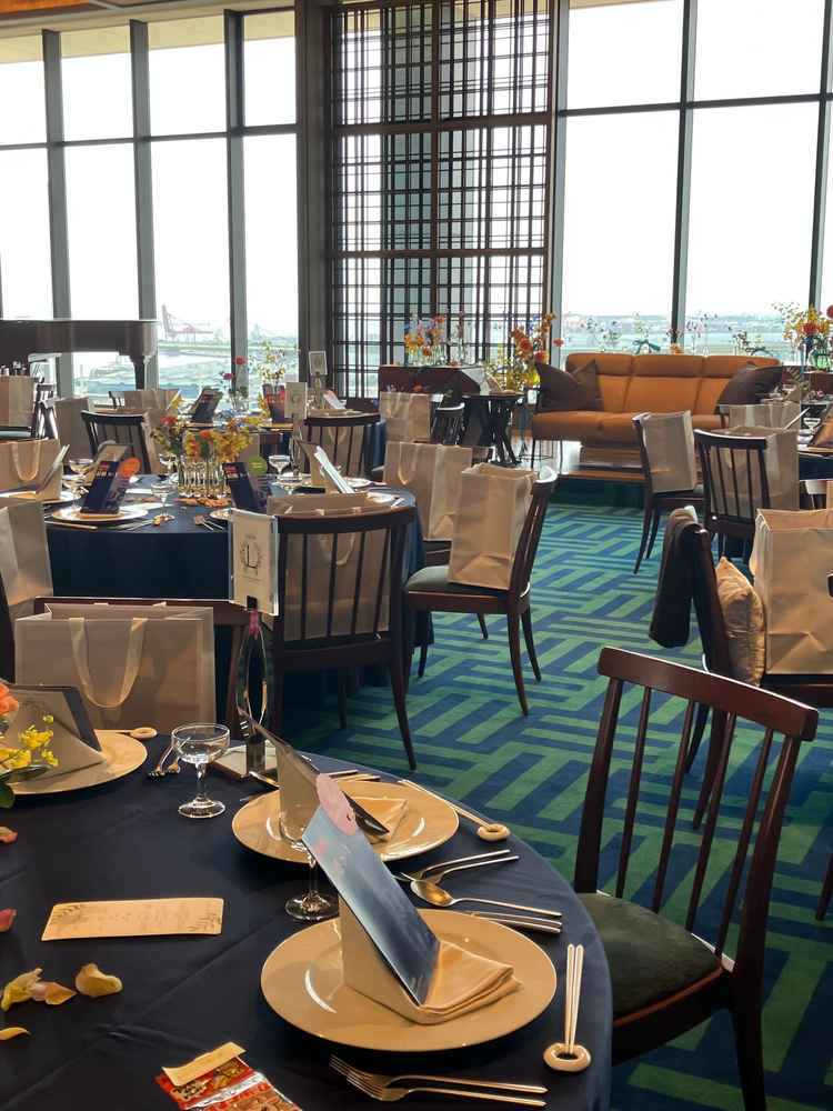 別の披露宴会場の写真。絨毯が緑ベースの可愛い披露宴会場でした。