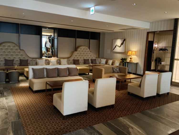 ロビーもおしゃれて大人っぽい感じ