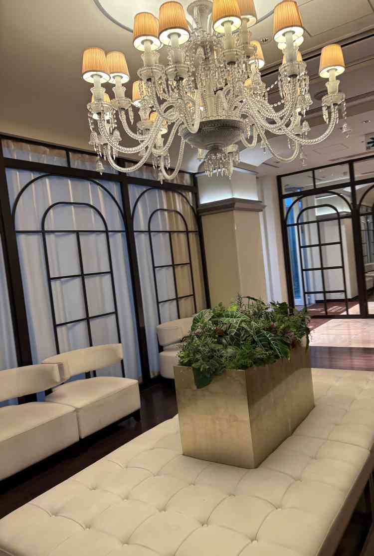 ラグジュアリーな雰囲気の待機場所