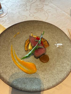国産和牛の試食をいただきました。お肉が柔らかくとてもおいしかったです。料理は大事です。