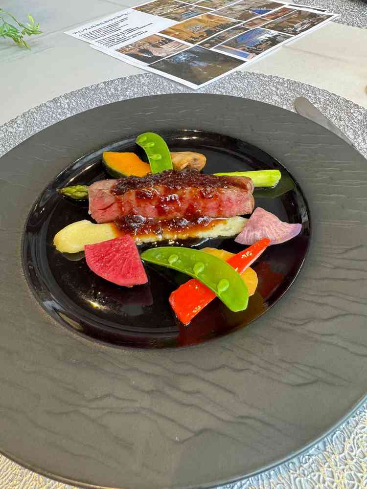 試食で提供された肉料理