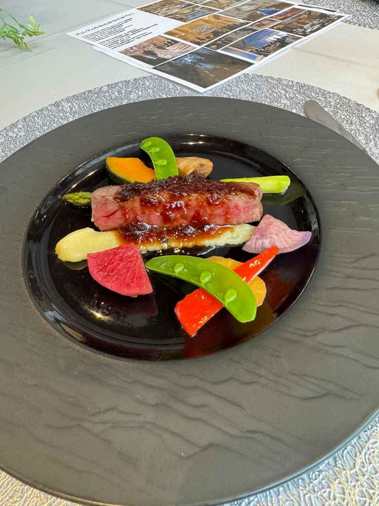 試食で提供された肉料理