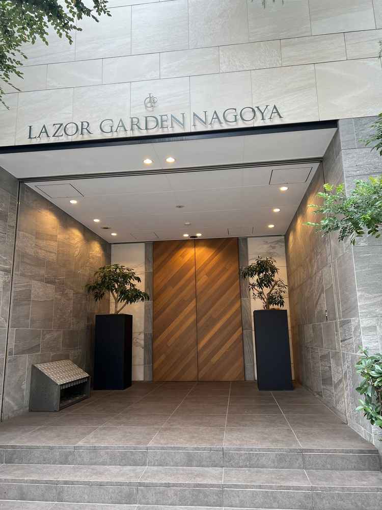 エントランスは高級リゾートのような雰囲気があり、ゲストをお迎えした際には素敵な会場だと感じてくれそう