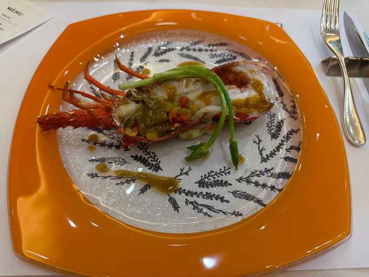 試食のオマール海老です