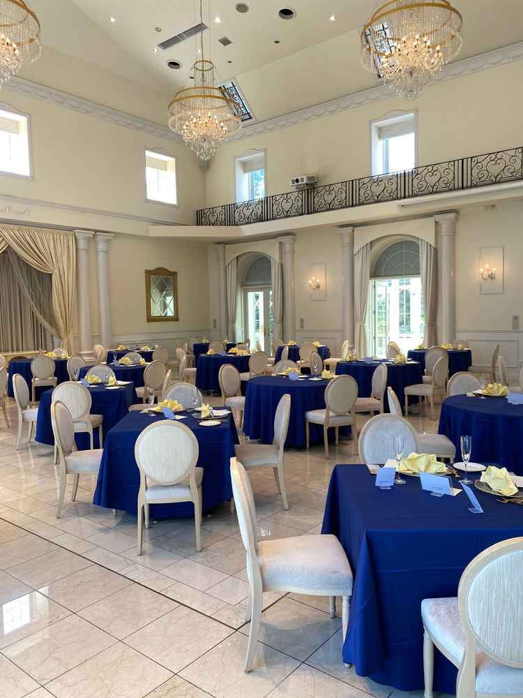 披露宴会場は作りが広くて、綺麗でした。