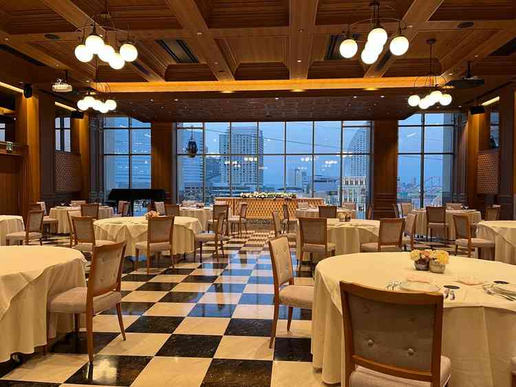 披露宴会場の1つ。可愛さもありつつ、シックで大人っぽい雰囲気。