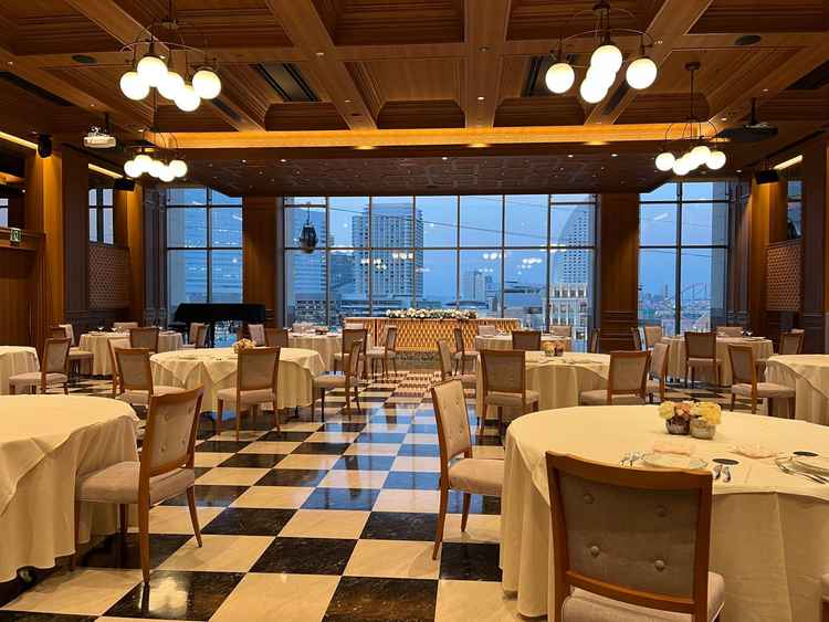 披露宴会場の1つ。可愛さもありつつ、シックで大人っぽい雰囲気。