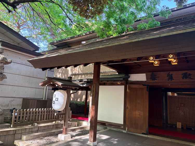 ここから神社へ行けますし、回廊もありました