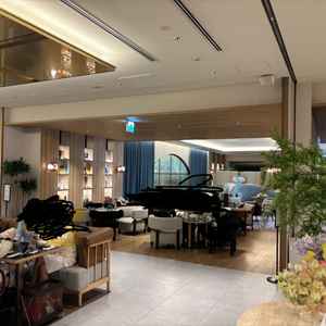 アニヴェルセル内のカフェです。おしゃれな雰囲気で、通常使いもできそうでした。