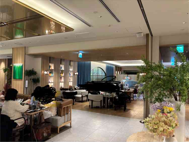 アニヴェルセル内のカフェです。おしゃれな雰囲気で、通常使いもできそうでした。