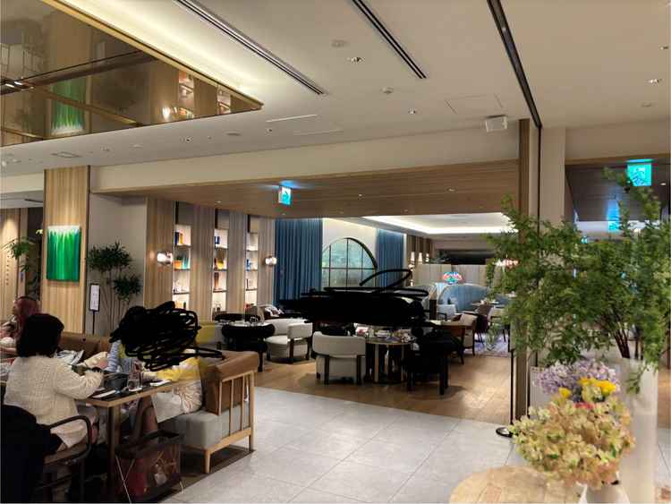 アニヴェルセル内のカフェです。おしゃれな雰囲気で、通常使いもできそうでした。