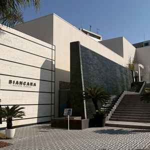 建物の外観です。駅から徒歩1分の場所になります。