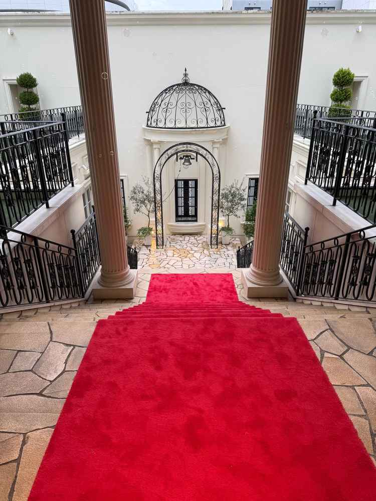 チャペルから見た外観。ここからフラワーシャワーを浴びることを想像すると嬉しくなりました。