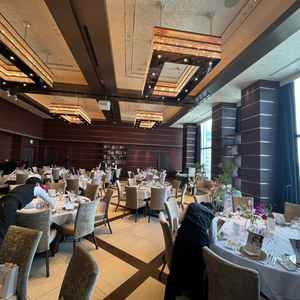 披露宴会場ブラウン