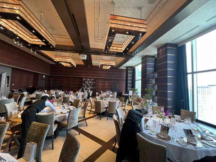 披露宴会場ブラウン