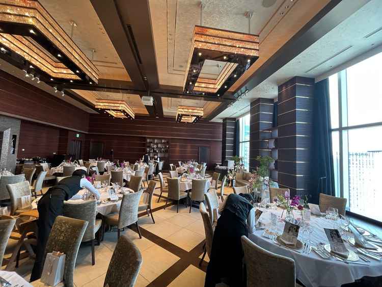 披露宴会場ブラウン