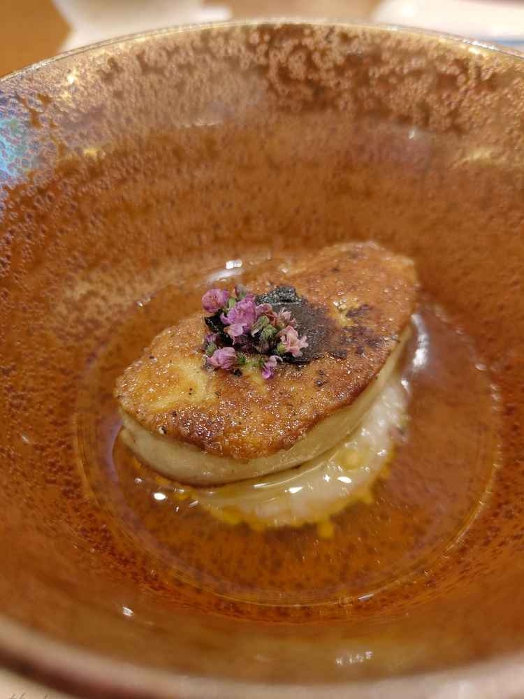 フォアグラ茶漬け。あご出汁と穂紫蘇に黒にんにくペーストと名古屋らしいパンチがあるのに食べやすい！