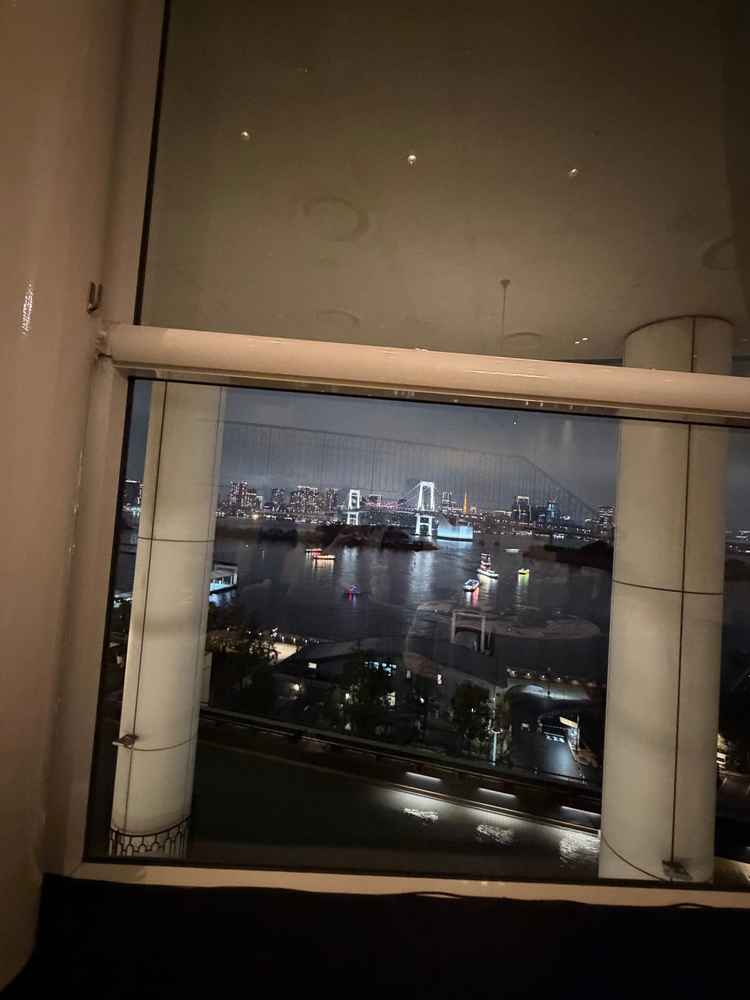 披露宴会場から見た夜景の海は絶景でした。夜に披露宴をやりたくなるほど、魅力的な景色でした。