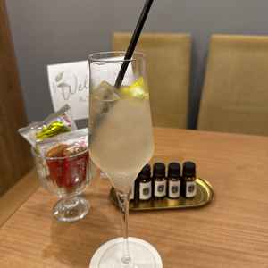 着席時にドリンクと一緒に香りのセットが案内される。香りによるオリジナリティの演出が期待できる。