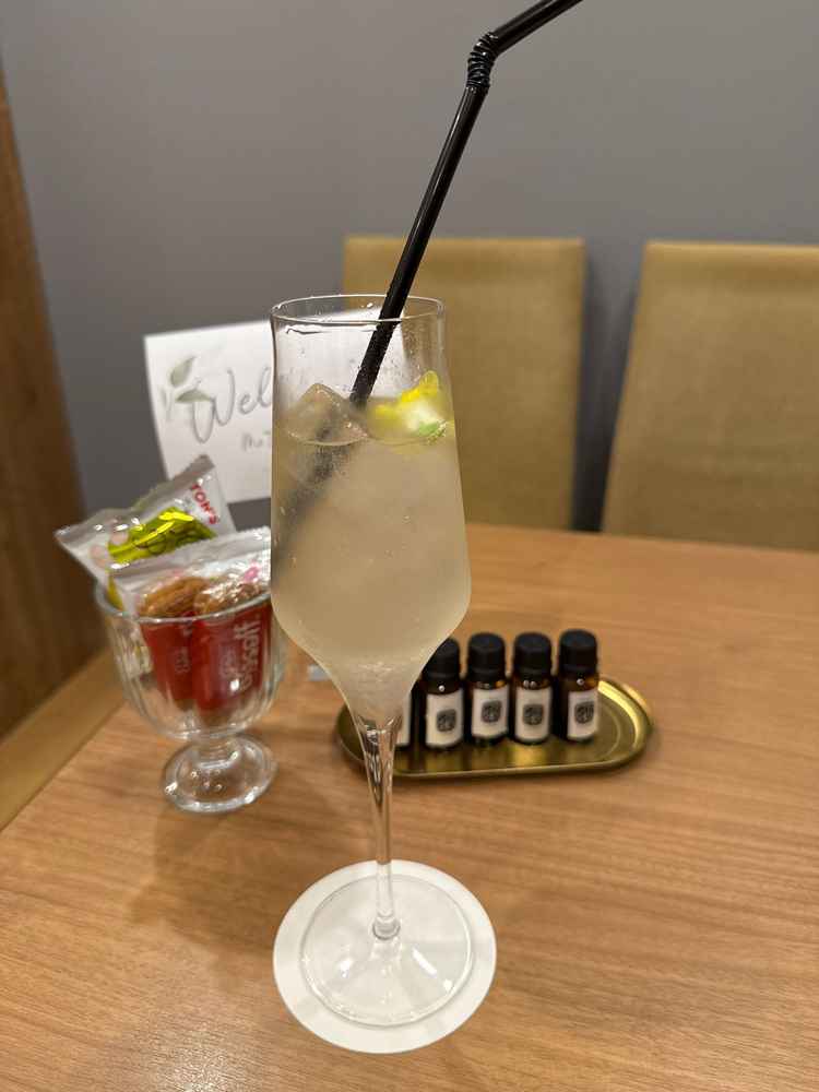 着席時にドリンクと一緒に香りのセットが案内される。香りによるオリジナリティの演出が期待できる。