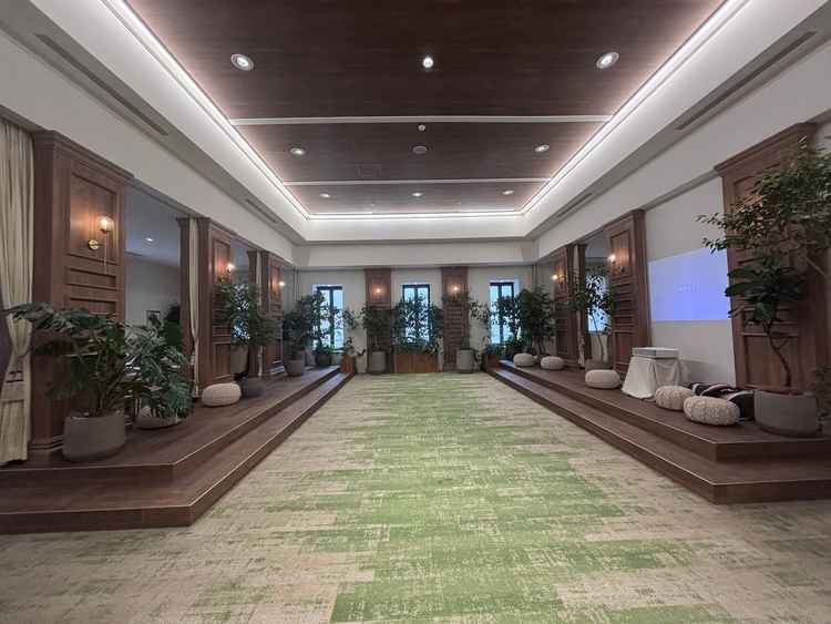 チャペル前のホールの様子