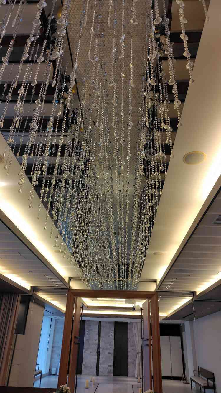 天井の装飾がライトに照らされて、キラキラして可愛かった。