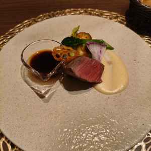 牛肉は赤身で、女性やご年輩の方にも喜ばれるものかと思いました。