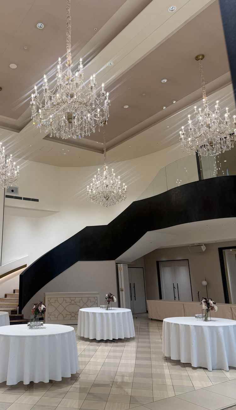 会場内に階段があり、入場の演出もこだわれると思います。