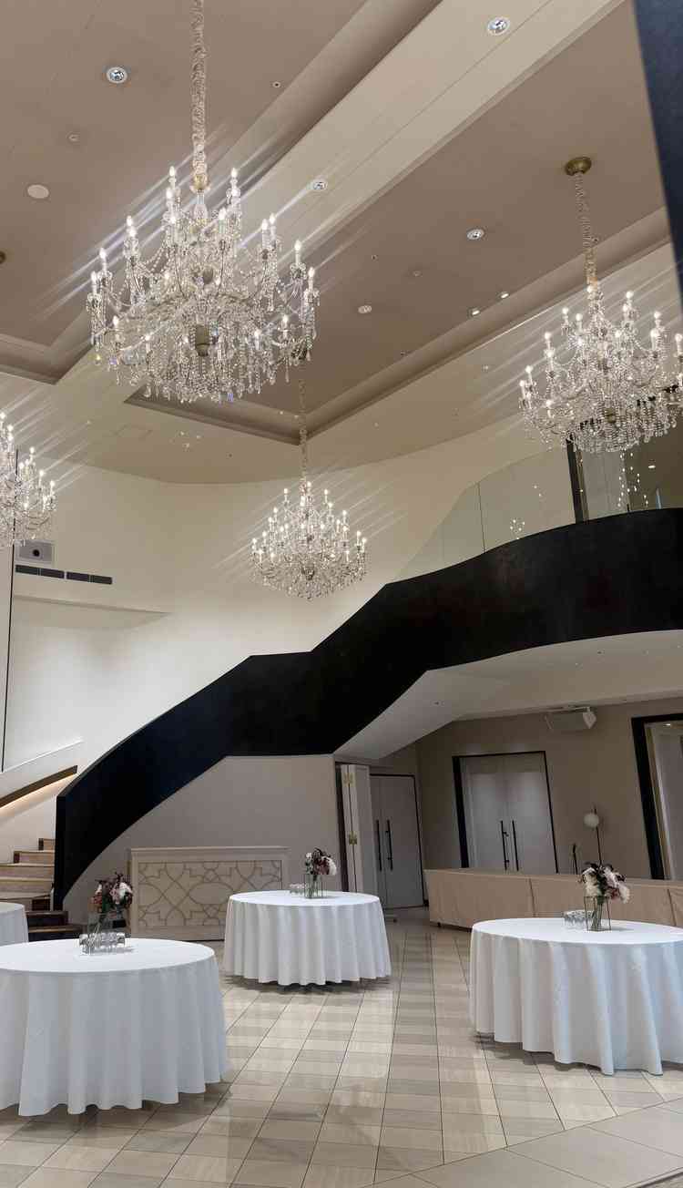 会場内に階段があり、入場の演出もこだわれると思います。