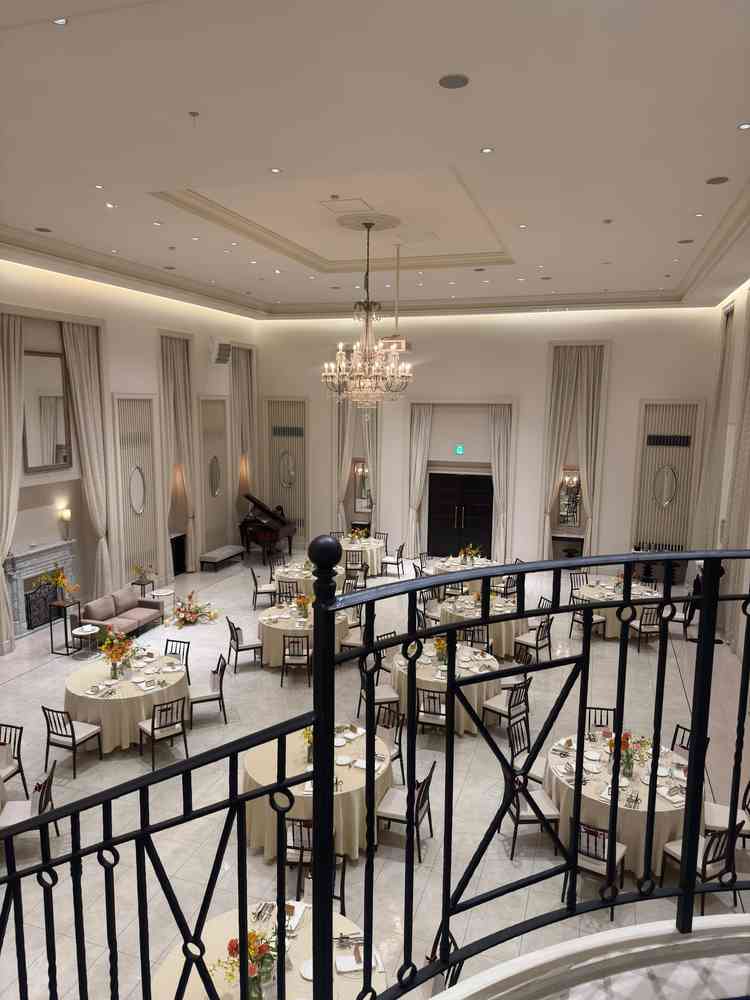 披露宴会場の天上が高かったです