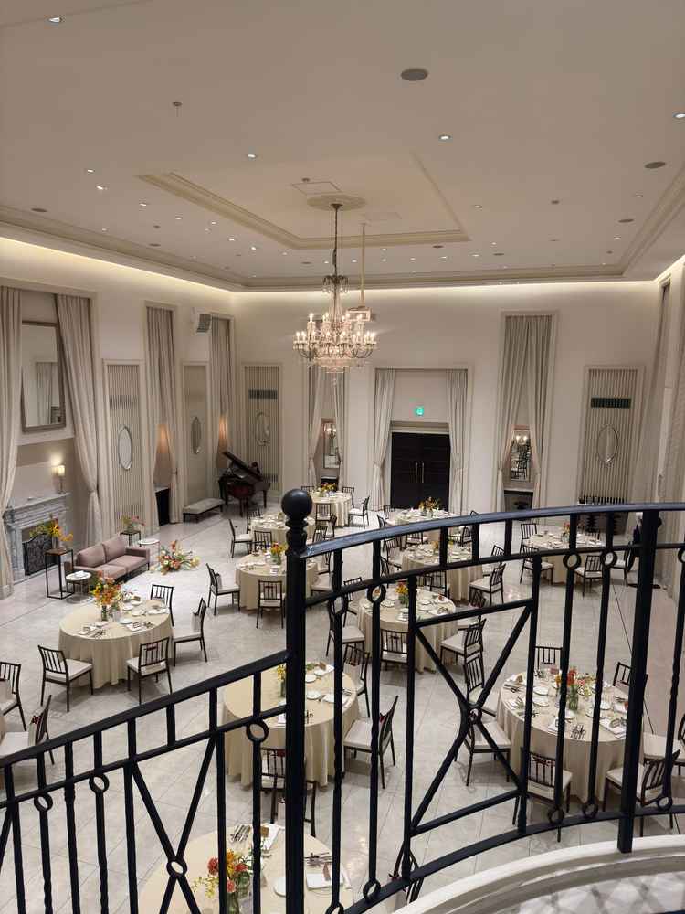 披露宴会場の天上が高かったです