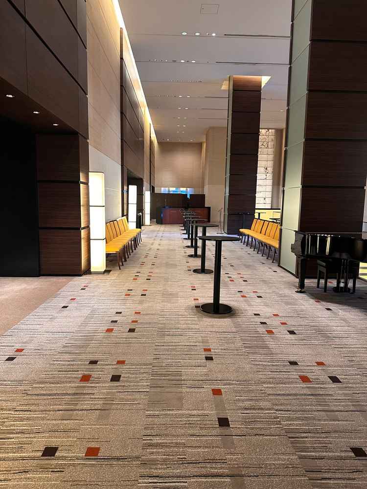 当日使用する予定の会場(2階)のゲスト控えエリアになります。