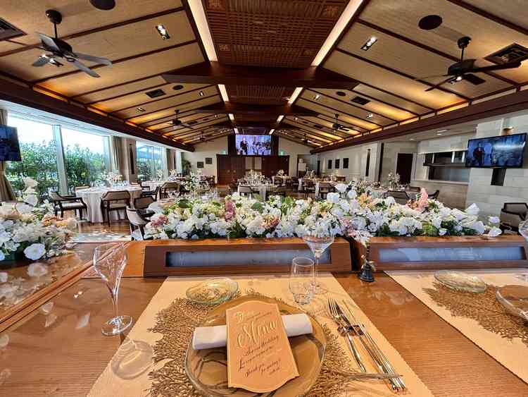 3つある披露宴会場の中でも、バリは都内の中心にいることを忘れさせてくれるリゾート感たっぷりの会場。