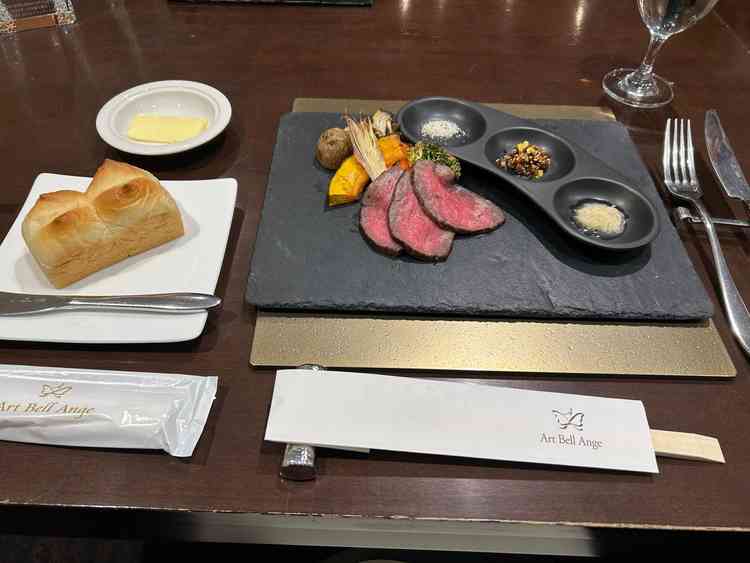 肉料理に対して色々なやくみが楽しめるのは良いと感じた。