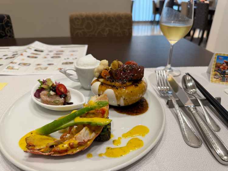 同じ食材を使いつつ和洋を選択できるところが面白い