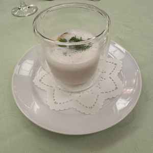 スープの中にファアグラと椎茸が入っており、美味しかったです。