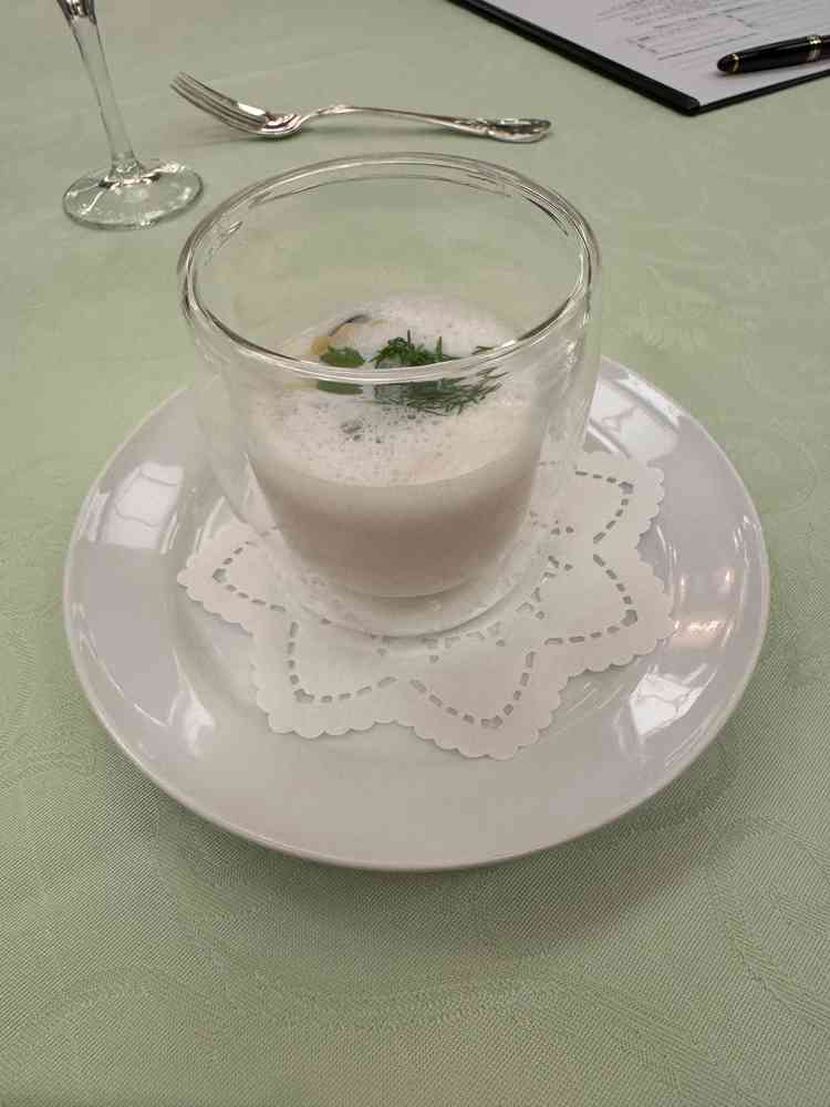 スープの中にファアグラと椎茸が入っており、美味しかったです。